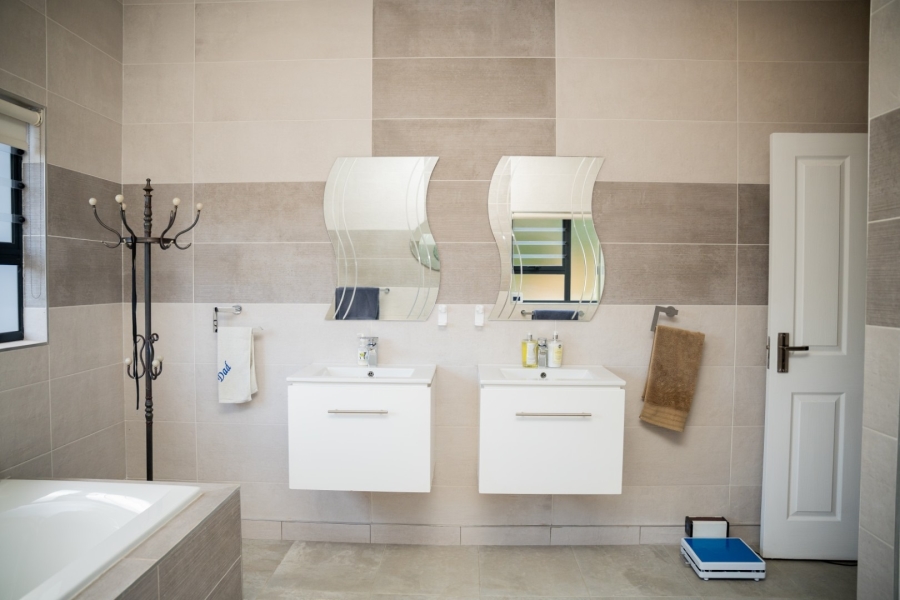 6 Bedroom Property for Sale in Wilkoppies North West